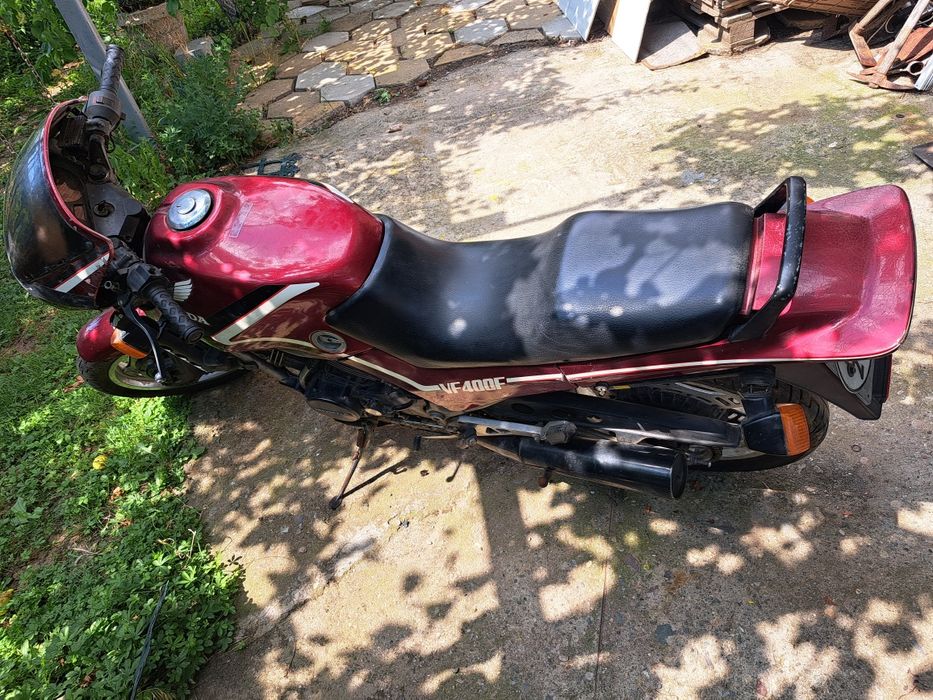 Хонда VF400 цял или на части