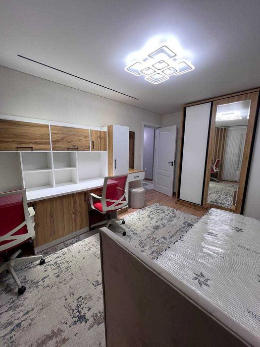 м.Буюк Ипак Йули Максвей 3-комн 2/5 68 м² кирпич ремонт меб/тех