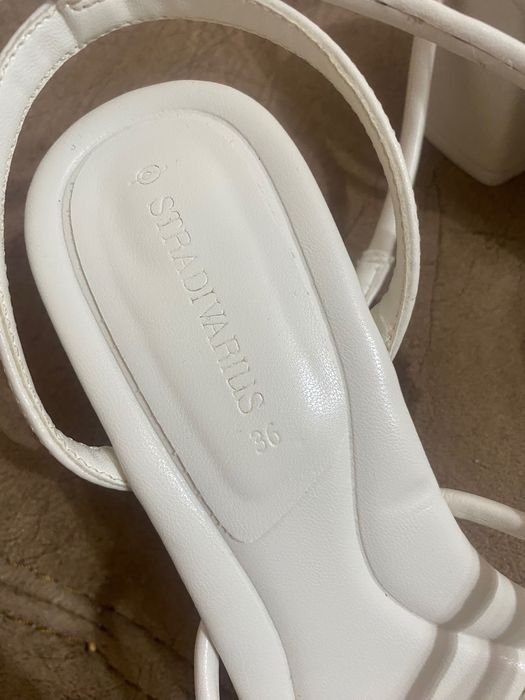 Дамски обувки с нисък ток Stradivarius