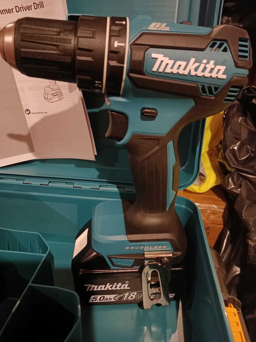 Makita и DeWalt комплект с две батерии