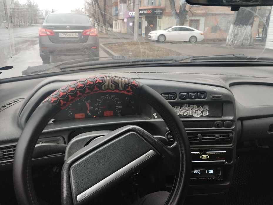 Автомобиль ваз 2114