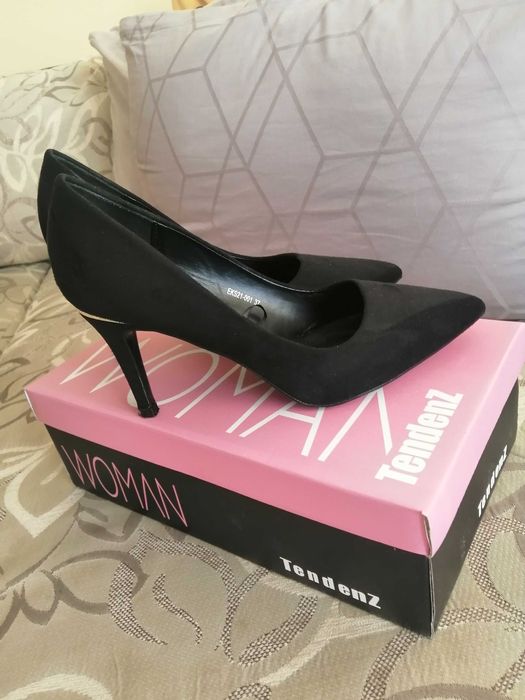 Елегантни дамски обувки