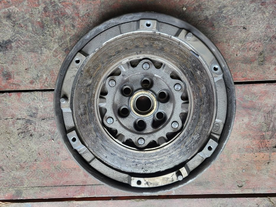 Volanta bmw 320i 2011 6 viteze manual 168 cp