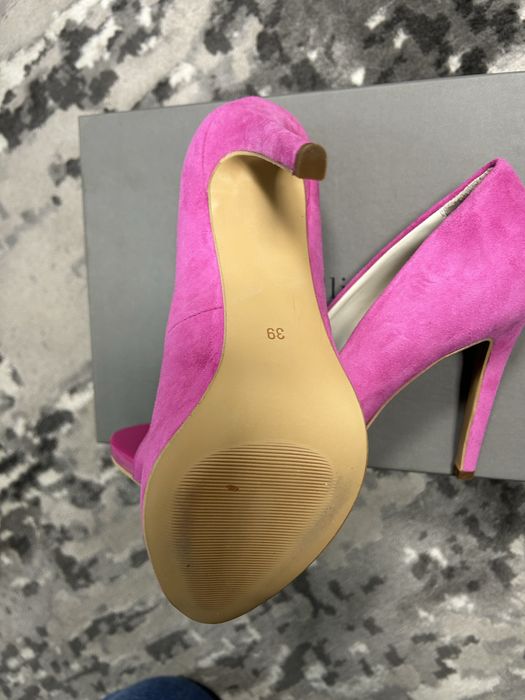 Pantofi cu toc nr 39-80 lei