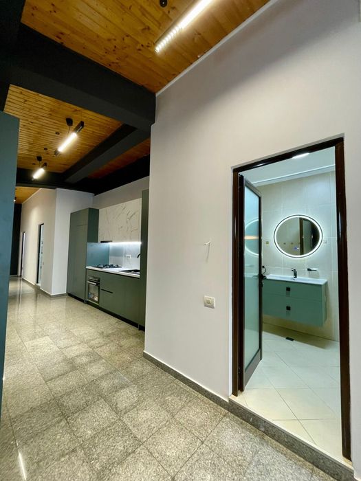 3 camere 175 mp | 4 parcari/ disponibil video chat ,studio foto,firma