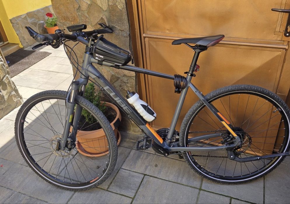 Bicicleta cube in stare perfecta