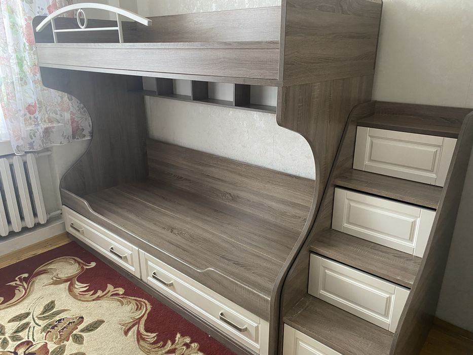 Двухъярусная кровать