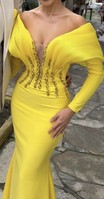 Жълта рокля официална