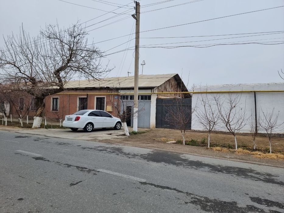 Mts ko'chada joylashgan xovli srochna sotiladi