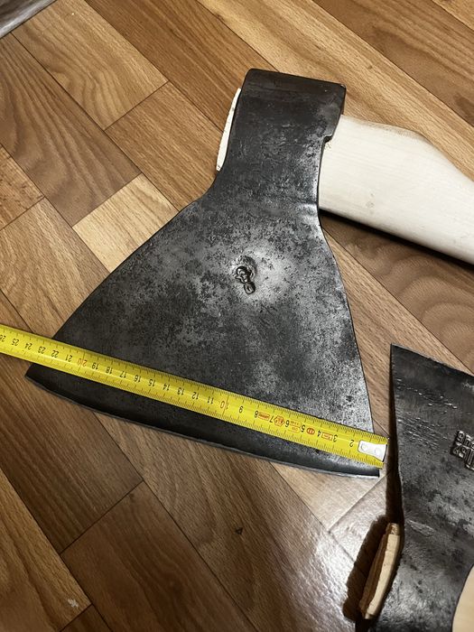 Продам топоры мясной и плотницкий