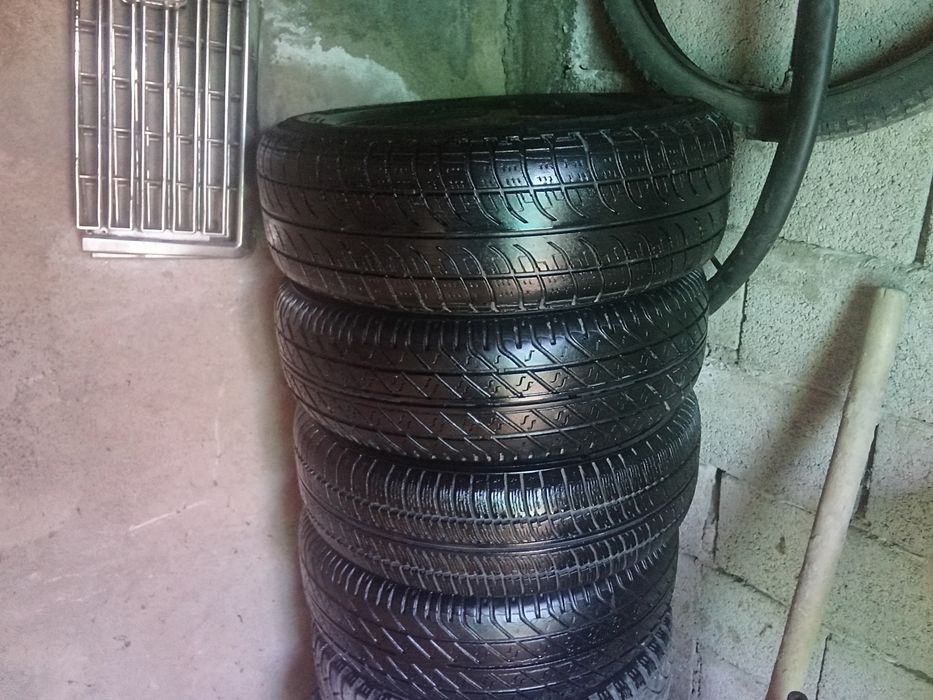 Продам летнюю резину в хорошем состоянии вместе с дисками