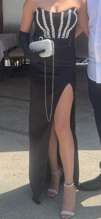 Продавам официално облекло