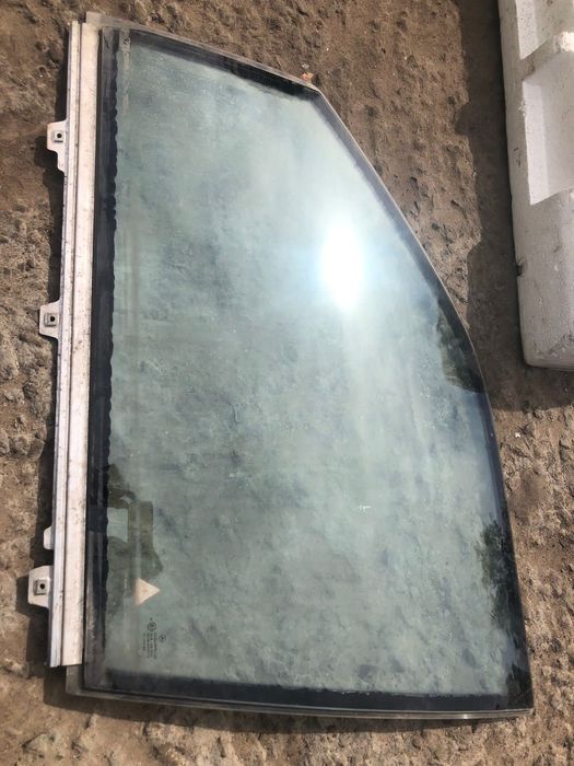 W140 Стеклы в оригинале.