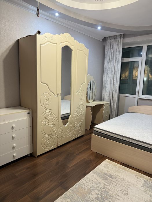 Спальный гарнитур бу / без матраса