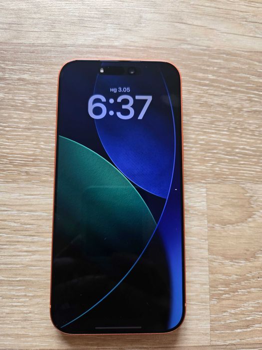 Продавам iPhone 17 Pro Max в уникалния и изключително атрактивен цвят Cosmic Orange. Телефонът е в безупречно състояние, неразличим от нов!