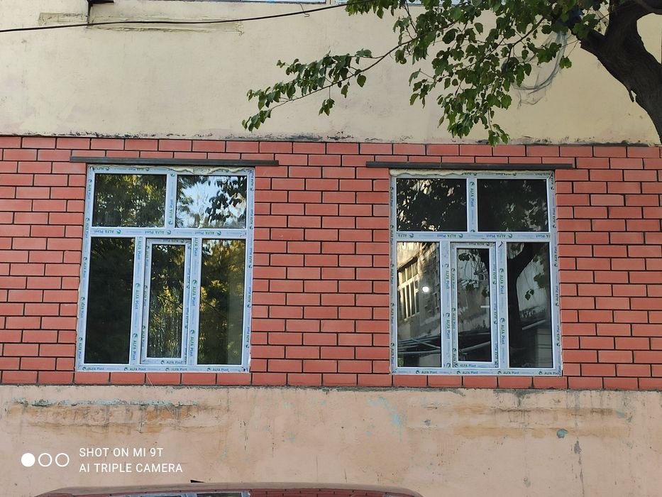 Делаю кладку балкона облицовочный и простым кирпичами. Делаю козырки