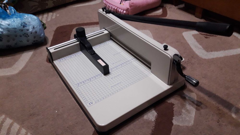 Гильятина для бумаги