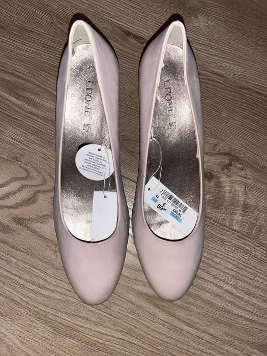 Pantofi cu toc patrat crem