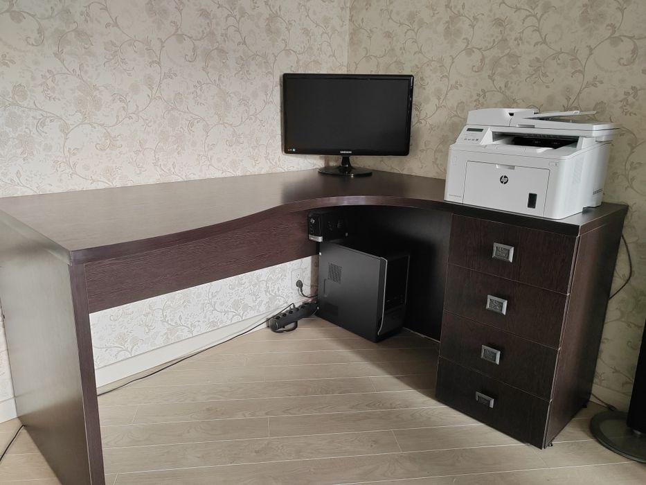 Стол тумбовый офисный