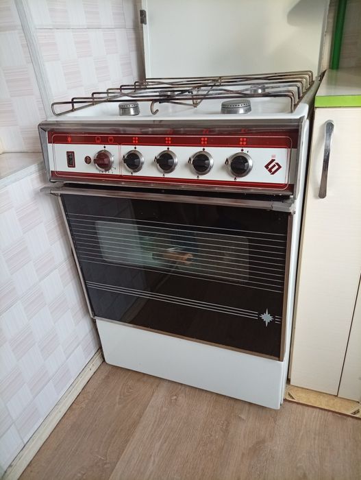 Газовая плита в хорошем состоянии