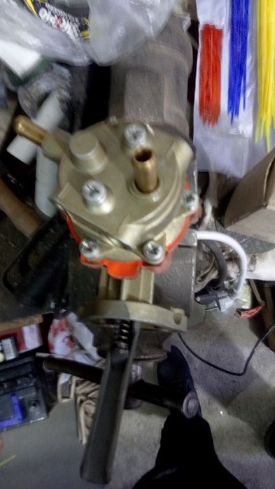 Продаю бензонасос "пекар"