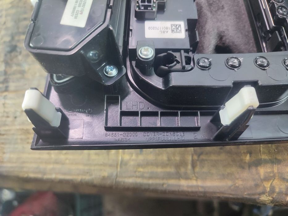 Panou schimbator viteze cu nuca manson 84651-g2000 Hyundai Ioniq AE (2016 - 2020)