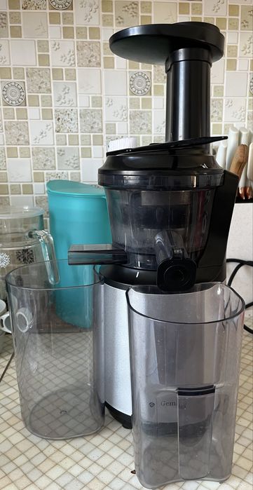 Соковыжималка шнековая