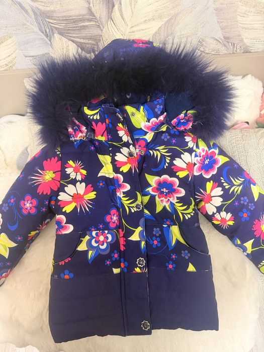 Продам куртку на девочку