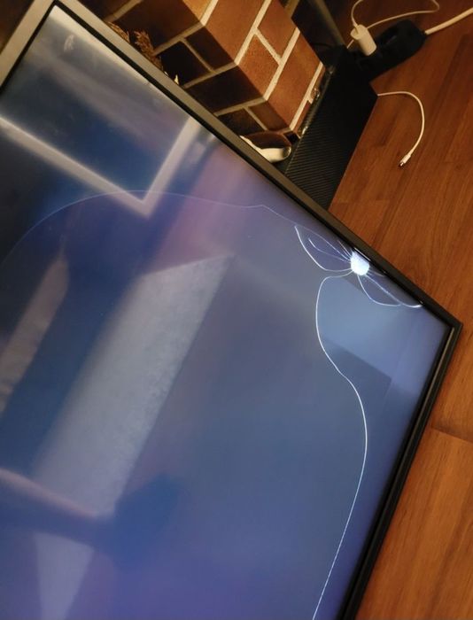 Televizor Hitachi 43HK5300 defect