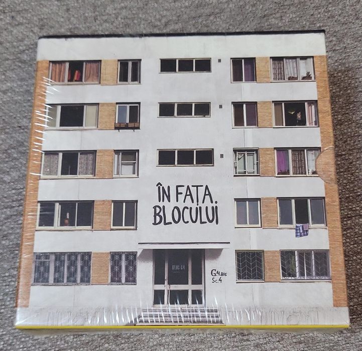 Vând joc colecția În fața blocului - nou, sigilat