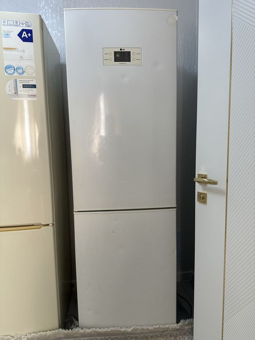 Холодильник LG в хорошем состоянии