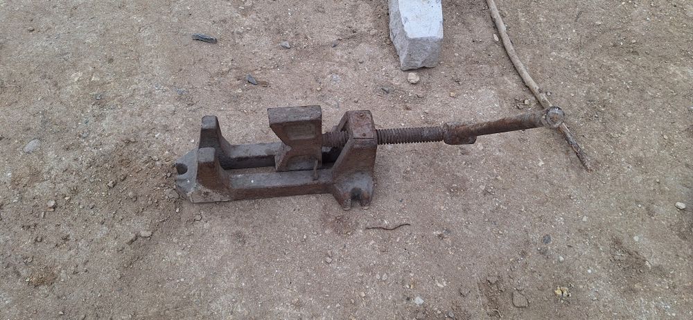 Продам спец тисы