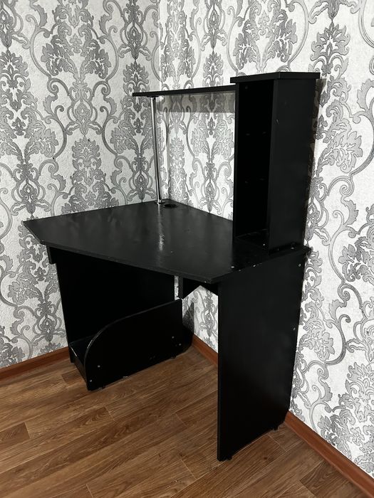 Продам компютерный стол