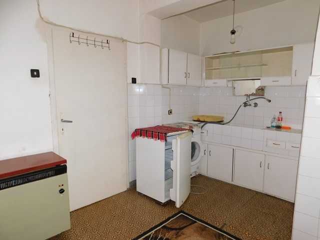 2-стаен апартамент, Търговище, Център