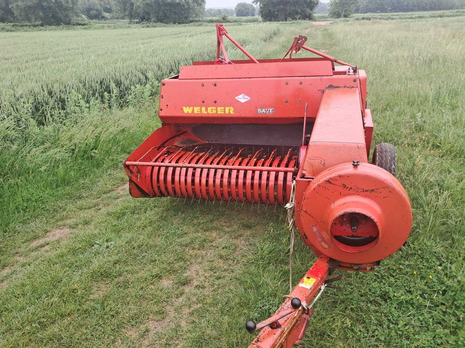 balotiera marca Welger AP 42