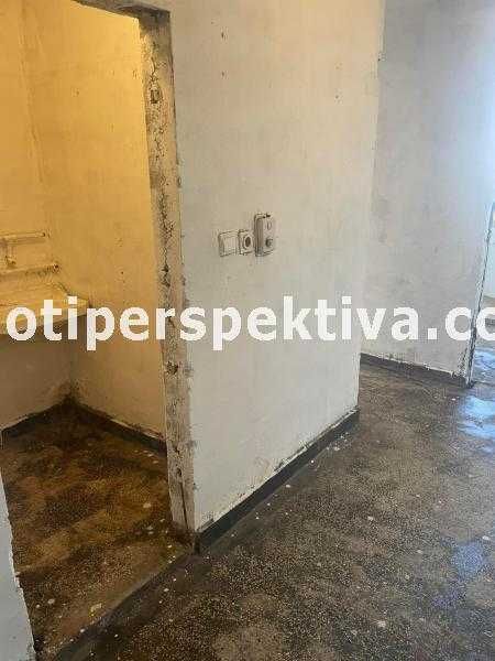 Продава се Тристаен апартамент в Пловдив, Христо Смирненски - 100 кв.м за 1090 €/кв.м - Снимка #8
