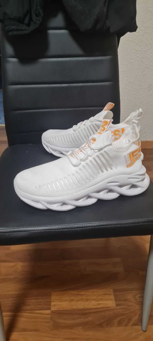 Продавам   обувки