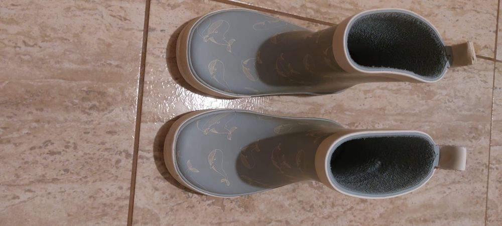 Vand cizmulite baietel h&m marimea 24