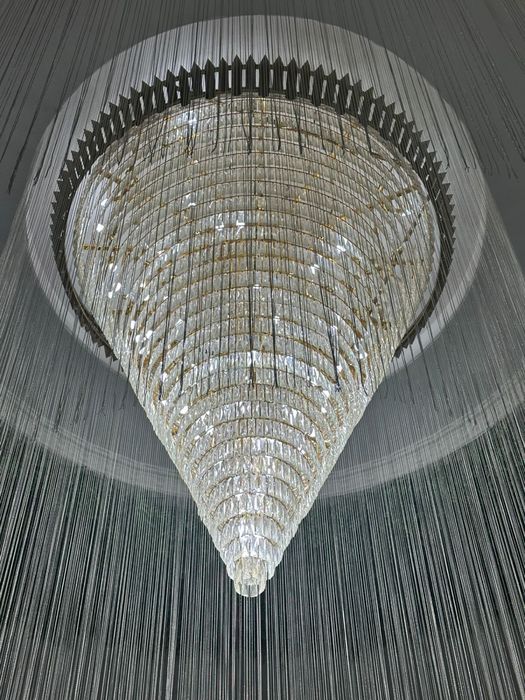 Продаётся люстра для банкетного зала