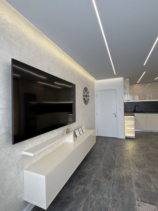 Продавам луксозен двустаен апартамент в Panorama Park East