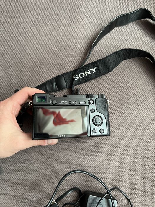 Aparat Foto/Video Sony A6000+ obiectiv 16-50 + husa + carduri+obiectiv