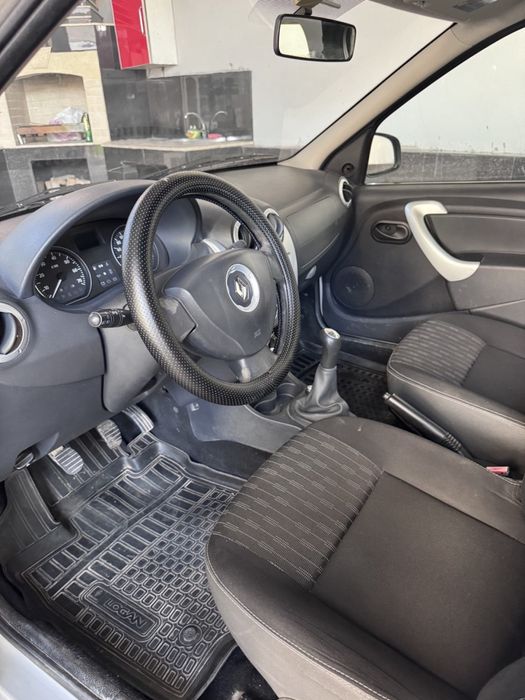 Продаю  РЕНО ЛОГАН 2012 год