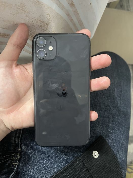 Продам 11 айфон.