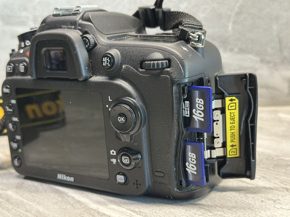 Фотоаппарат Nikon D7100 комплект