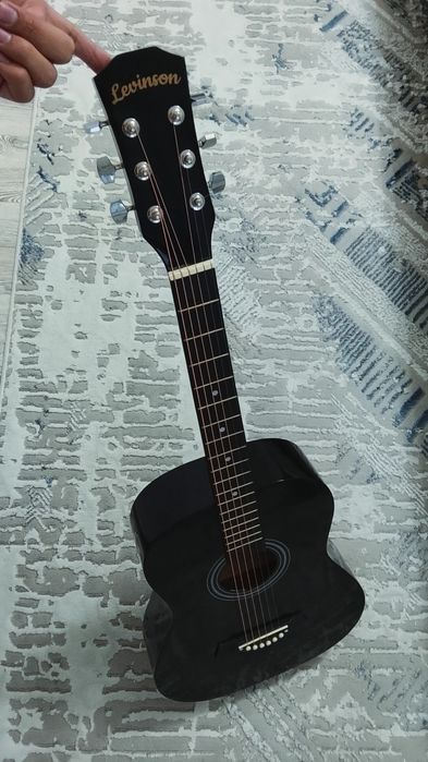 Гитара Levinson.