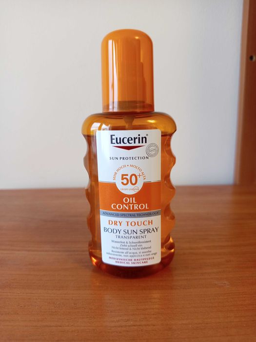 Слънцезащитен спрей за тяло Eucerin Oil Control SPF 50+