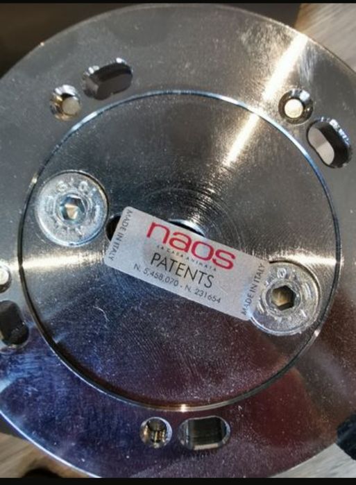 Masa designer Naos Calypso