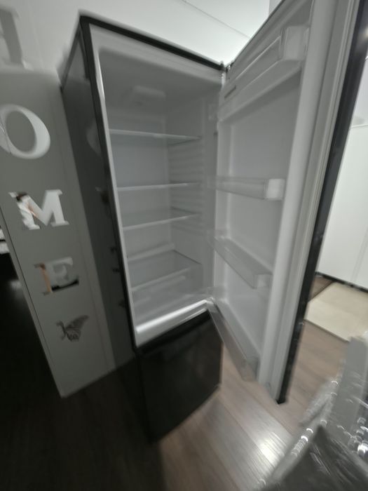 Vand Frigider Heinner HC-H273BKA+ Black, 273L, Clasa A+, stare  foarte buna