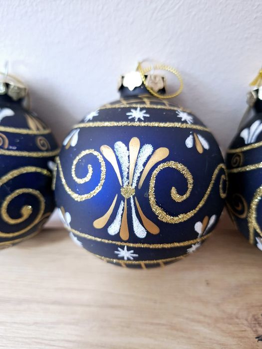 Globuri vechi pictate manual