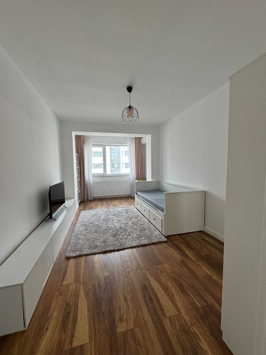 Garsonieră de închiriat 40 m² + loc de parcare